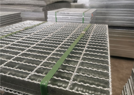 La grata d'acciaio della piattaforma del acciaio al carbonio Q235 ha galvanizzato la forma seghettata del quadrato