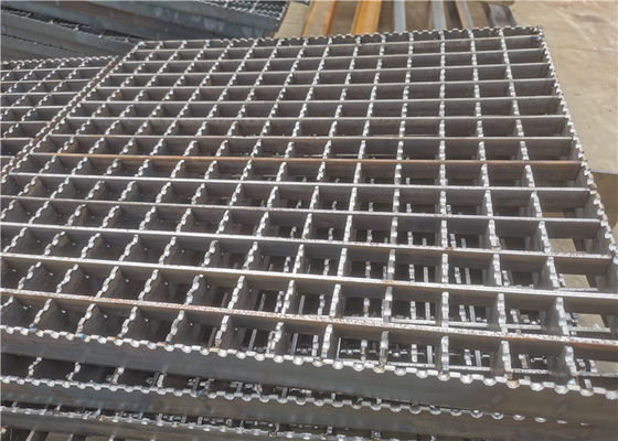 Acciaio seghettato della piattaforma della pedata che gratta 3X30 galvanizzato immerso caldo
