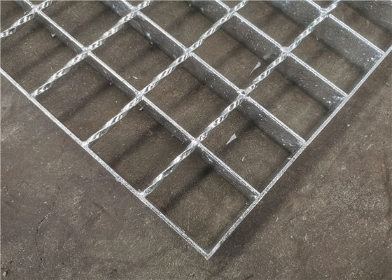 La grata d'acciaio della piattaforma del acciaio al carbonio Q235 ha galvanizzato la forma seghettata del quadrato