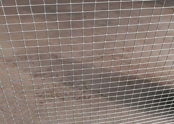 il cavo saldato 1.5*1.5cm Mesh Fence 4x8 ha saldato i pannelli del cavo per la gabbia di pollo