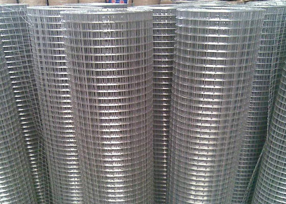 il cavo saldato 1.5*1.5cm Mesh Fence 4x8 ha saldato i pannelli del cavo per la gabbia di pollo