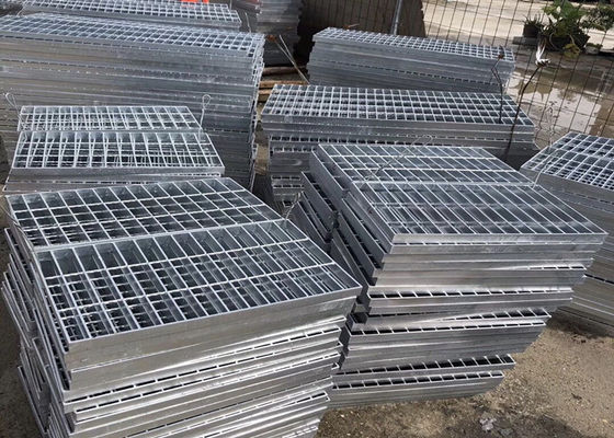 Q235 ha dentellato la piattaforma stridente d'acciaio galvanizzata 65x5mm della immersione calda