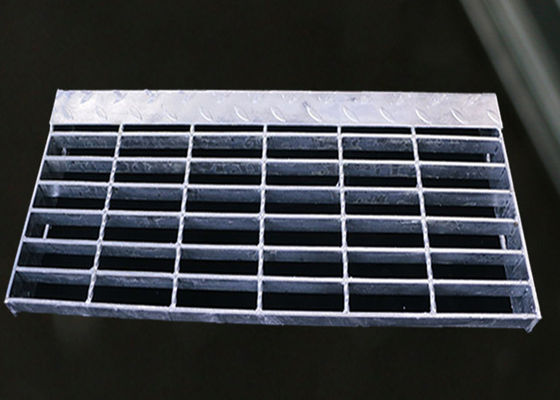La costruzione metallica ha dentellato il carbonio medio galvanizzato della piattaforma stridente d'acciaio