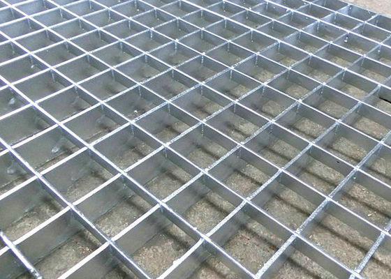L'anti scivolo Q345 ha saldato la immersione calda di larghezza d'acciaio della grata 1250mm galvanizzata