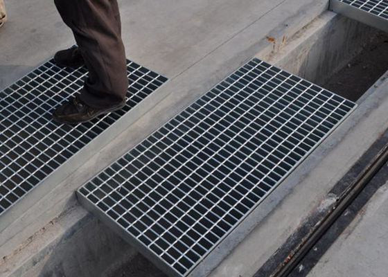 Metallo della passerella dello scolo del parco che gratta resistenza all'urto leggera di 30X100mm