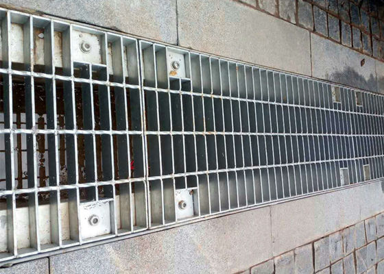 Un colore d'acciaio galvanizzato di 304 nastri di acciaio inossidabile del piatto della grata della passerella