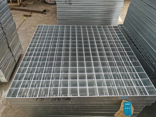 32x3mm hanno galvanizzato il piatto stridente d'acciaio foggiano bloccato con uno stampo per il passaggio pedonale della strada privata