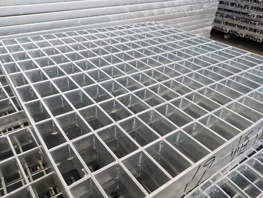 Tipo piano scala d'acciaio galvanizzata 76mm di dissipazione di calore di griglia che gratta norma di NAAMM