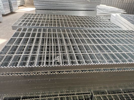 Tipo piano scala d'acciaio galvanizzata 76mm di dissipazione di calore di griglia che gratta norma di NAAMM
