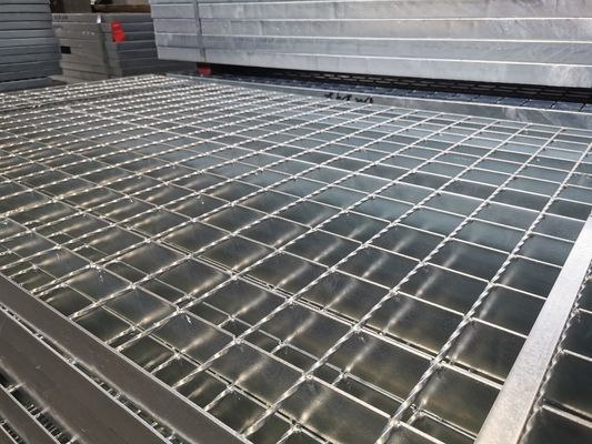 La immersione calda stridente d'acciaio perforata delle pedate di anti slittamento ha galvanizzato 65X5mm
