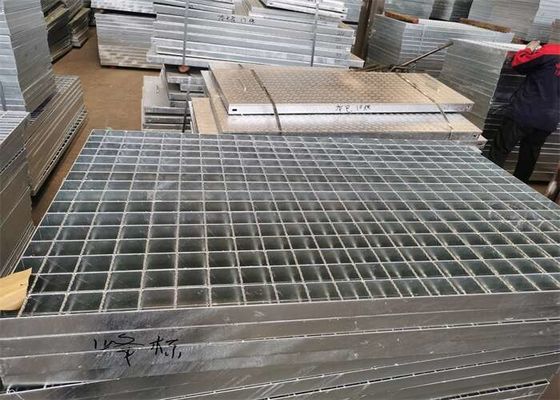 Materiali da costruzione galvanizzati resistenti del metallo grattare del pavimento di 25mm x di 3