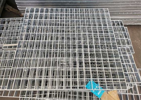 Dentato non slittare la immersione calda stridente d'acciaio delle pedate di 32*3mm ha galvanizzato