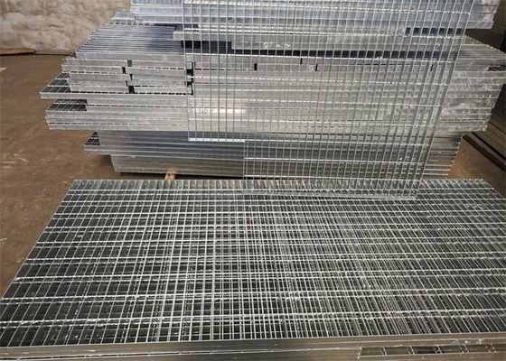 La immersione calda ha galvanizzato le griglie d'acciaio della strada privata che grattano la forma su misura 25*3mm
