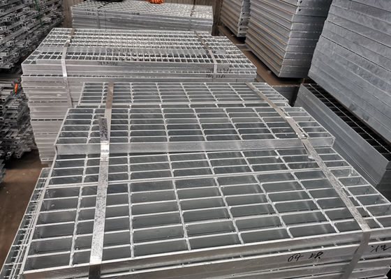 passerella di alluminio spessa di 5mm che gratta le griglie della strada privata galvanizzate 65mm