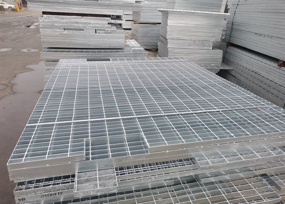 passerella di alluminio spessa di 5mm che gratta le griglie della strada privata galvanizzate 65mm