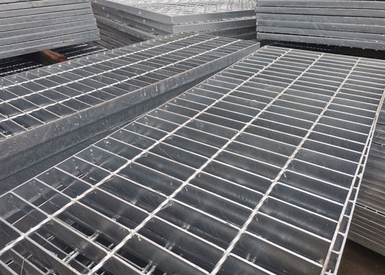 passerella di alluminio spessa di 5mm che gratta le griglie della strada privata galvanizzate 65mm
