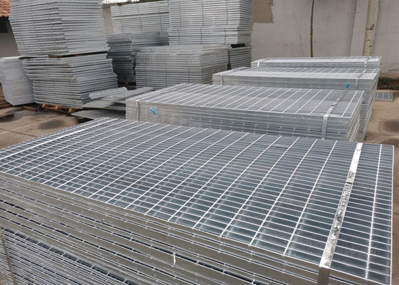 Resistenti galvanizzati vuotano le grate del passaggio pedonale di acciaio inossidabile della griglia 50mm