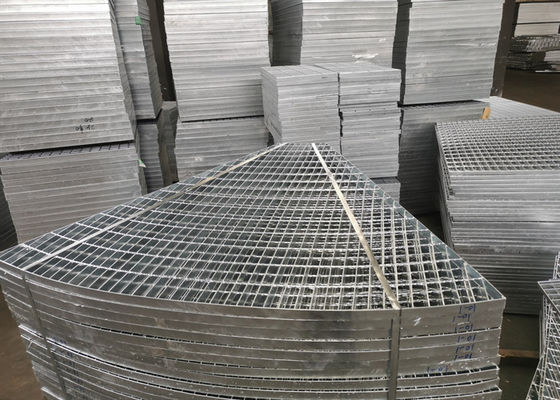 La copertura rotonda all'aperto ha galvanizzato la pressione delle griglie S304 di drenaggio chiusa a chiave
