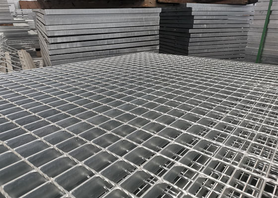 Resistenti galvanizzati vuotano le grate del passaggio pedonale di acciaio inossidabile della griglia 50mm