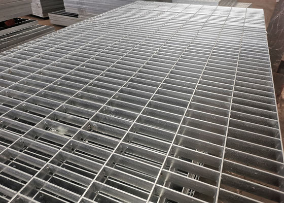Rivestimento d'acciaio dello zinco del passaggio pedonale 120mm grattare della piattaforma della strada privata alto