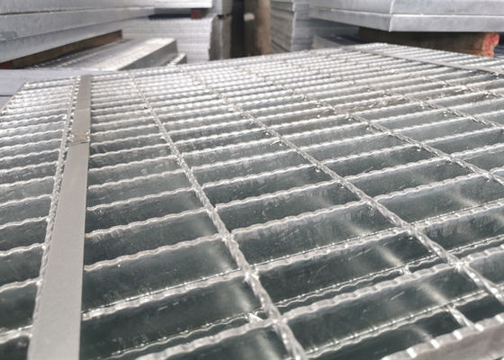 Maglia del passaggio pedonale galvanizzata prova stridente d'acciaio ad alta resistenza di scivolo della piattaforma 100mm
