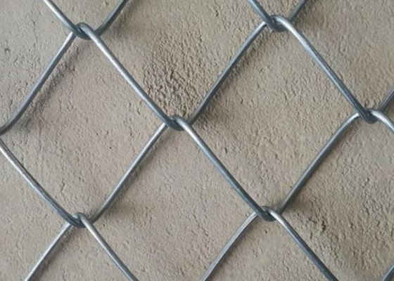 Larghezza 75X75mm di Diamond Chain Link Fence 20m del giardino del campo da giuoco di sport