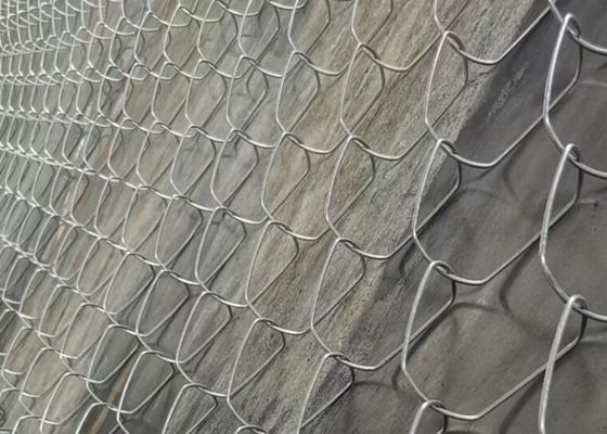 Larghezza 75X75mm di Diamond Chain Link Fence 20m del giardino del campo da giuoco di sport