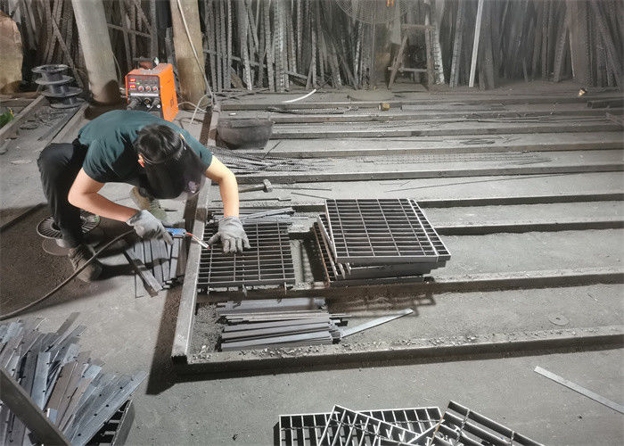 Resistenza della corrosione d'acciaio del piatto 50x4 millimetro grattare della piattaforma dell'autolavaggio