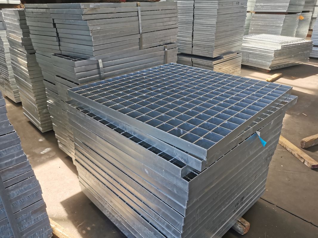 Tipo piano scala d'acciaio galvanizzata 76mm di dissipazione di calore di griglia che gratta norma di NAAMM