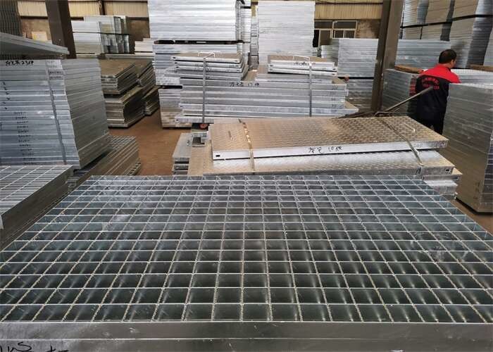 il drenaggio resistente spesso della strada privata di 6mm gratta il tipo seghettato 25x3mm